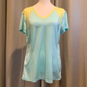 TEK GEAR DRYTEK Athletic V-Neck Short Sleeve T-Shirt Size Large